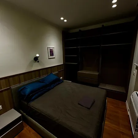 1 Bedroom Flat アパート