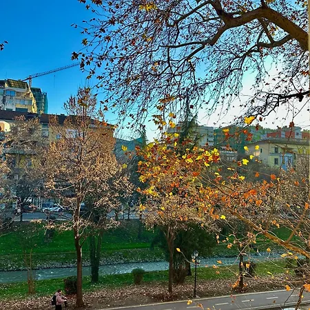 アパート 1 Bedroom Flat ティラナ